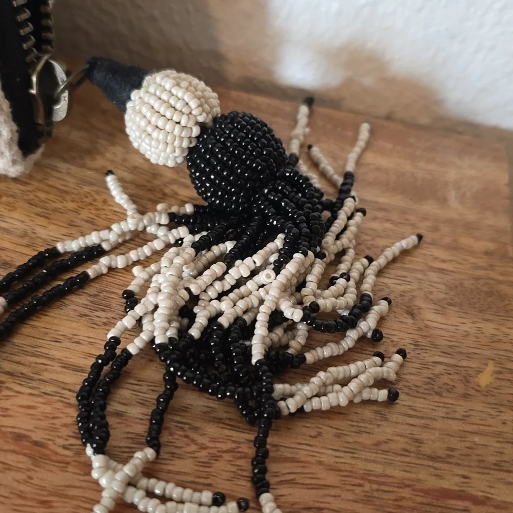 Universal Thread Clutch - Picture 2 of 3